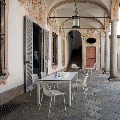 ROUND EXTENDABLE DINING TABLE