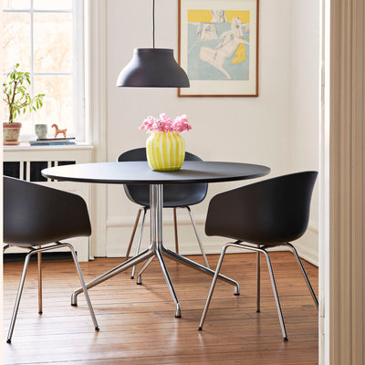 AAC26 has a 4 legged base in polished or powder coated steel, which gives the chair a more formal expression. The shell is available in different colours.