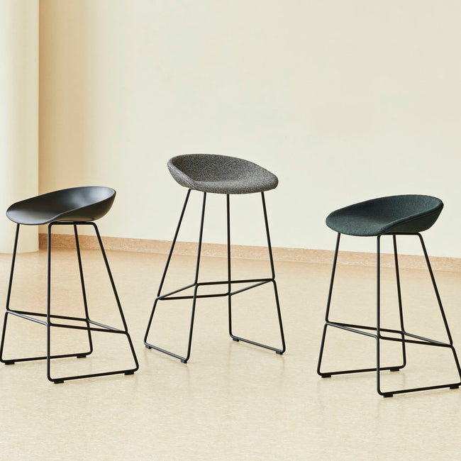 The bar stool About A Stool AAS39 has the same capacity for transformation as the other members in the series, ranging from a minimalistic plastic stool to a more full-bodied upholstered version. The curved backrest is balanced on an elegant rounded frame in metal, showcasing a more industrial design with a strong visual presence. Suitable for as using as a bar stool in bars and restaurants, as well as at home for informal meals.