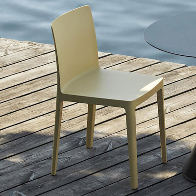 With Élémentaire, Ronan and Erwan Bouroullec set out to create a chair that is both aesthetically and physically balanced. A mélange of years of work and experience, Élémentaire uses the latest technology to create a chair that is robust enough to be a long-lasting object while still appearing delicate. 