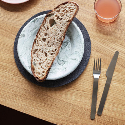 Designed by Swiss design studio BIG-GAME, Everyday Cutlery is an cutlery series comprising plain knives, forks, spoons and teaspoons. It is made in durable stainless steel with silver or gold finish. 