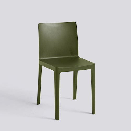With Élémentaire, Ronan and Erwan Bouroullec set out to create a chair that is both aesthetically and physically balanced. A mélange of years of work and experience, Élémentaire uses the latest technology to create a chair that is robust enough to be a long-lasting object while still appearing delicate. 