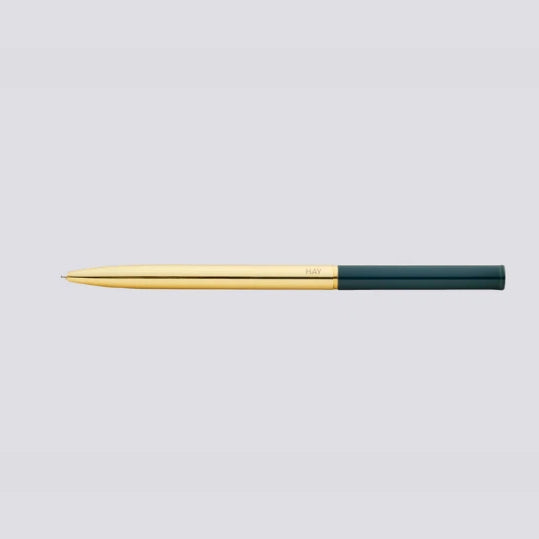 Designed to combine functionality with a modern aesthetic, Pen offers a sleek, uncomplicated expression featuring a colour-blocked design to create a contemporary look of sharp contrasts.