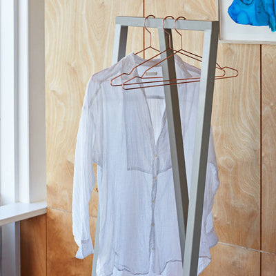 Hang is a minimalistic metal metal hanger that takes up less room in your closet, enabling you to store more clothes in the same amount of space. Made in wire, with different colour options. 